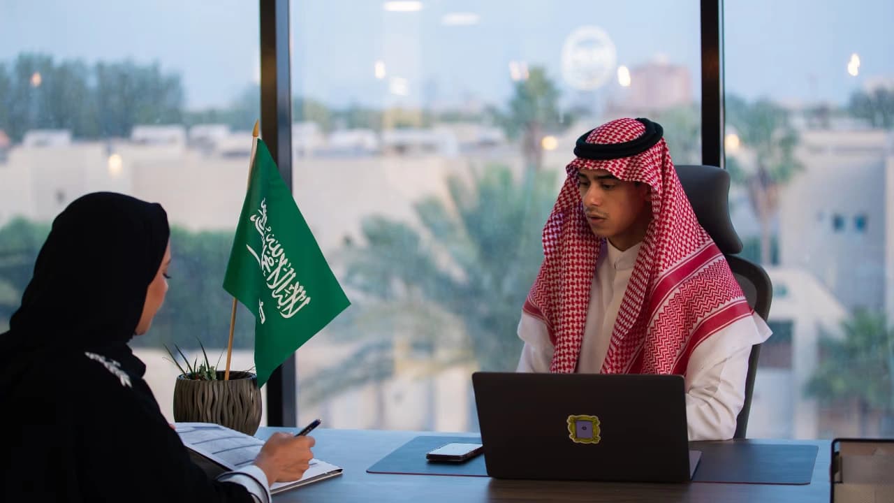 Saudi Warns Employers of Jail, Fine for Allowing Workers to Take Outside Jobs